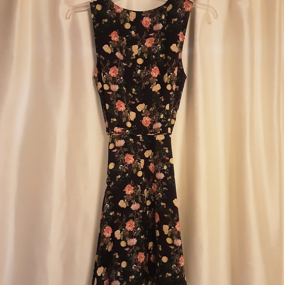 Banana Republic Floral Wrap Dress - Picture 4 of 6